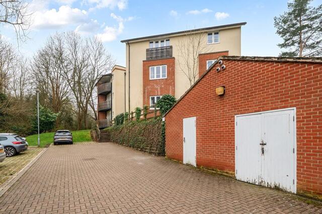 Shotover Mound, Headington, 2 Bedroom Flat