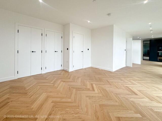 Dragonfly Walk, London, 3 Bedroom Apartment