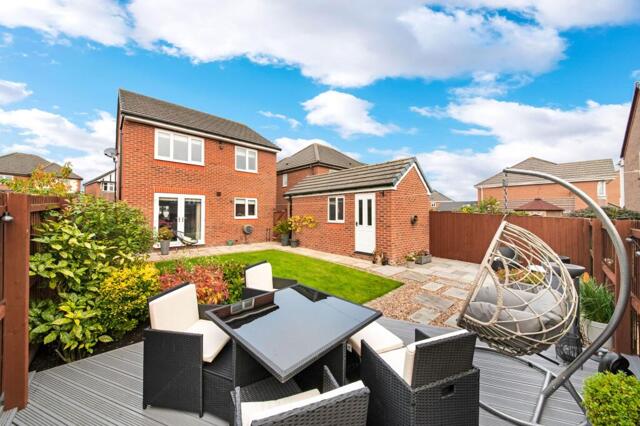 Greenfield Crescent, Grange Moor, 3 Bedroom Detached