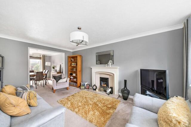 Greenfield Crescent, Grange Moor, 3 Bedroom Detached