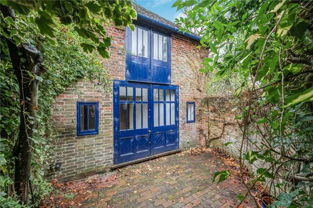 Cuckfield, Church Street, Haywards Heath, 2 Bedroom Semi-detached