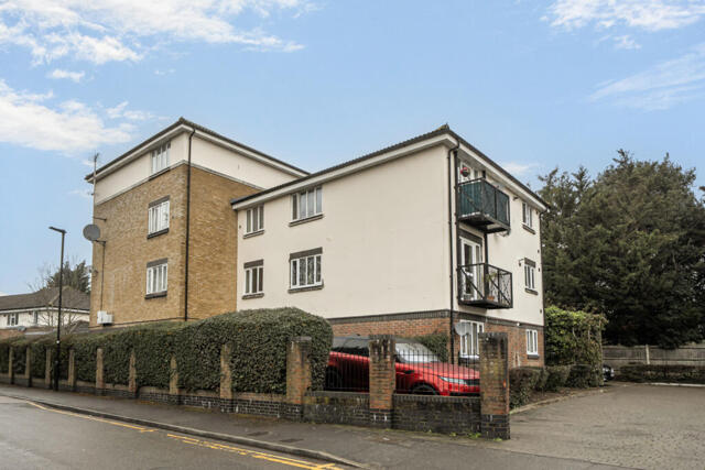 Neville Close, Hounslow, 2 Bedroom Apartment