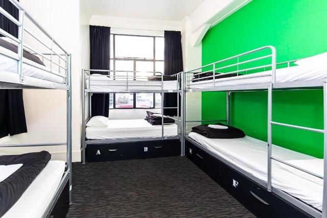 - Cambridge Terrace, Wellington, Base Wellington, Hostel