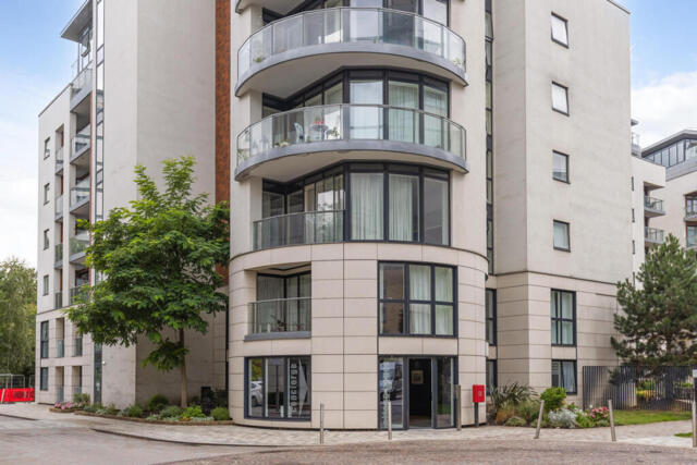 Pump House Crescent, Brentford, 3 Bedroom Penthouse