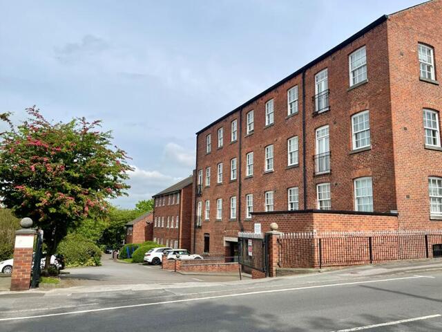 Springbank Court, Manor Road, 2 Bedroom Apartment