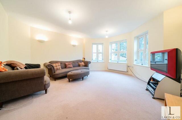 Heacham Avenue, Ickenham, 2 Bedroom Flat