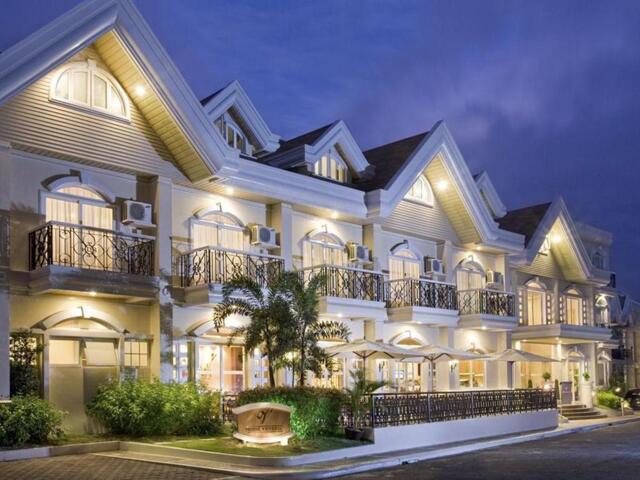 Renaissance Gardens, Washington Drive, Legazpi, Hotel Venezia, Hotel