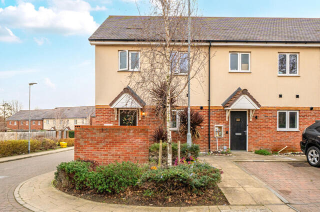 Stilwell Close, Orpington, 3 Bedroom End