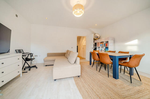 Stilwell Close, Orpington, 3 Bedroom End