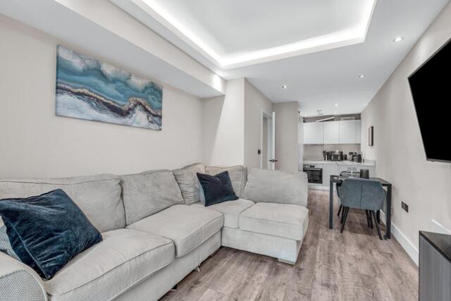 Parkway, Fountain House, Welwyn Garden City, 1 Bedroom Flat