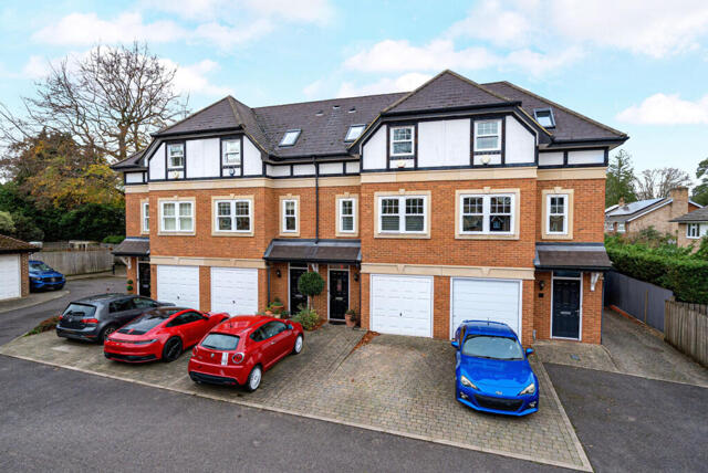 Sterling Place, Weybridge, 3 Bedroom Terraced