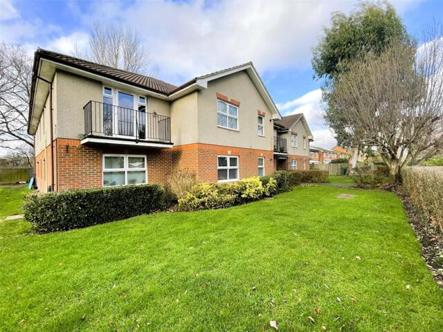 Vesey Close, Farnborough, 2 Bedroom Flat