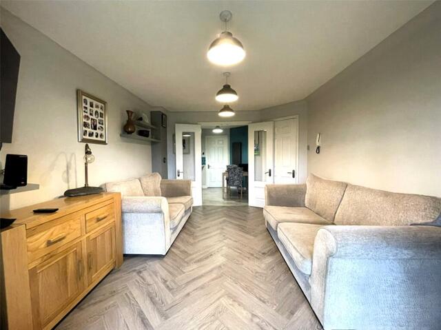 Vesey Close, Farnborough, 2 Bedroom Flat