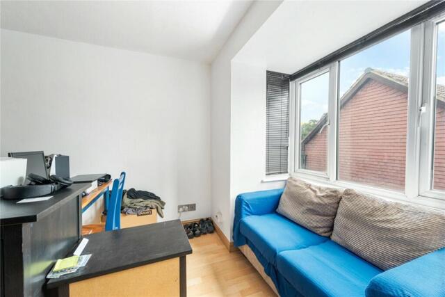 Sterling Gardens, London, Studio Apartment For