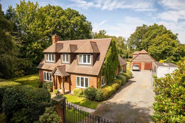 Roundabout Road, Crawley, 5 Bedroom Detached