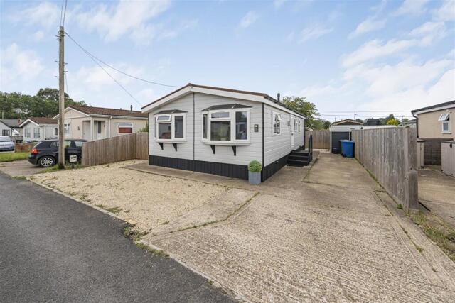 Cranbourne Hall Park, Winkfield, 2 Bedroom Park