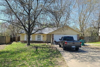 W Chestnut St, Rogers, Preforeclosure Single-family Home