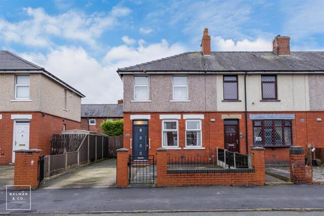 Hurst Street, Leigh, 2 Bedroom Semi-detached