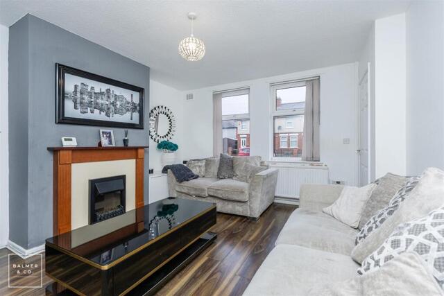 Hurst Street, Leigh, 2 Bedroom Semi-detached
