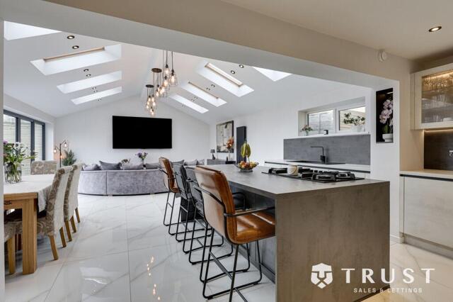 Hall Park Avenue, Liversedge, 4 Bedroom Detached