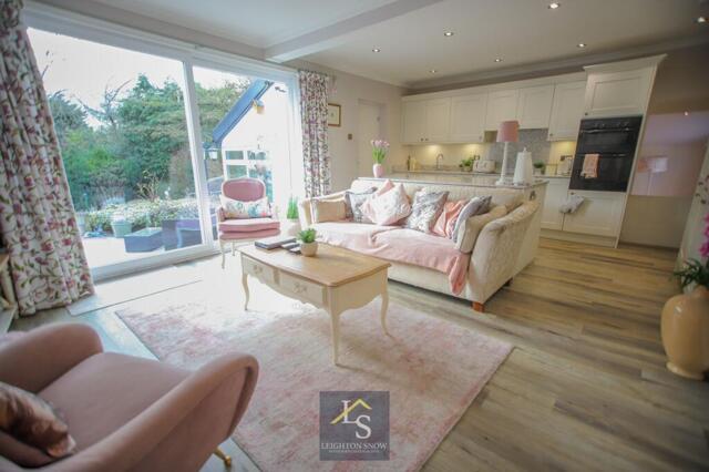 Linney Road, Bramhall, 2 Bedroom Detached