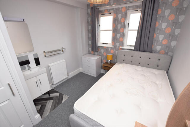 Burns Street, Abington, 6 Bedroom Terraced