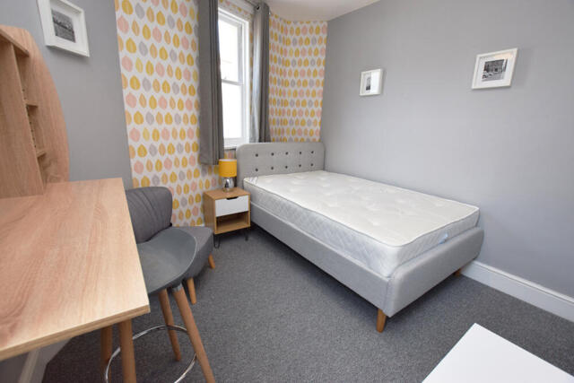Burns Street, Abington, 6 Bedroom Terraced