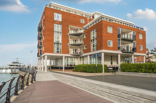 Gunwharf Quays, Portsmouth, 2 Bedroom Flat Gunwharf Quays, Portsmouth, 2 Bedroom Flat