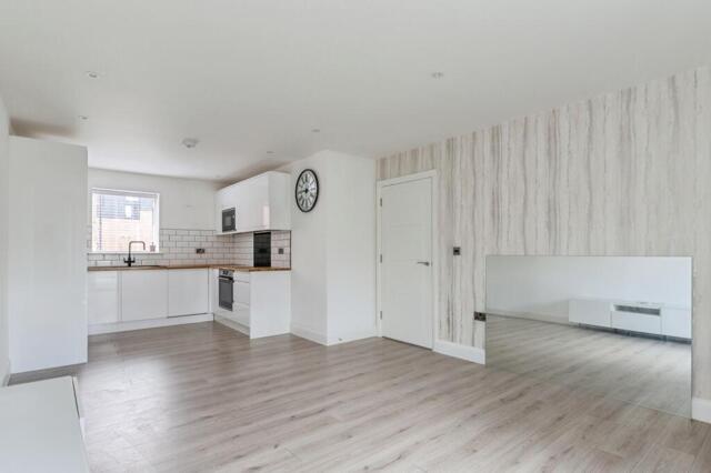 Belvedere Close, Billericay, 2 Bedroom Flat