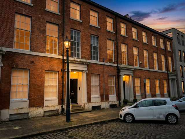 Encombe Place, Salford, 2 Bedroom Flat