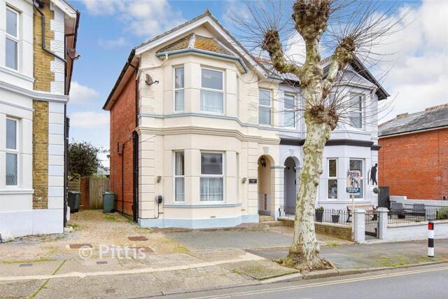 Station Avenue, Sandown, 6 Bedroom Semi-detached