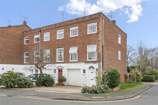 Blenheim Gardens, Kingston Upon Thames, 4 Bedroom End