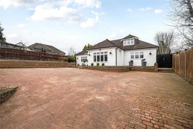 Starts Hill Road, Farnborough, 4 Bedroom Detached