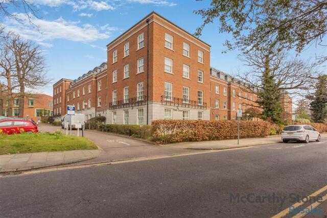 College Way, Peel Court, Welwyn Garden City, 2 Bedroom Apartment