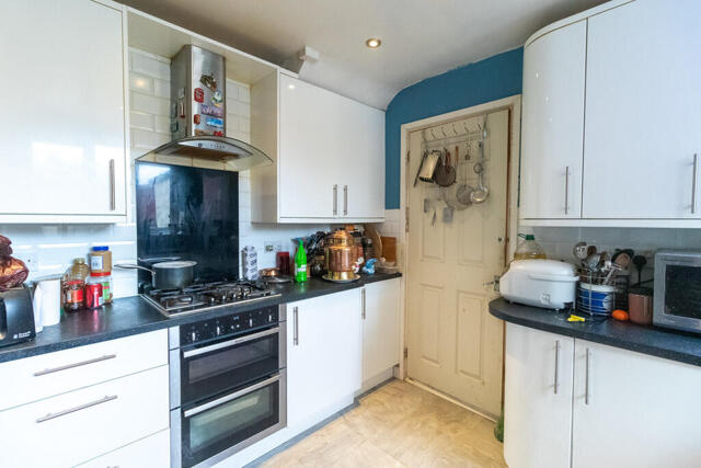 Priors Close, Farnborough, 3 Bedroom Semi-detached