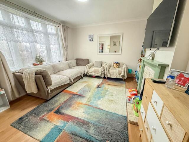 Holmside Rise, South Oxhey, 3 Bedroom Semi-detached