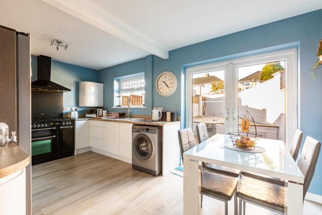 Station Road, Kingswood, 3 Bedroom End