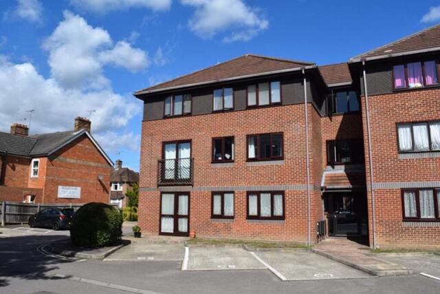 Alexandra Avenue, Oakfields, Camberley, 1 Bedroom Flat