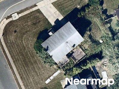 Spur Dr N, Bay Shore, Preforeclosure Single-family Home