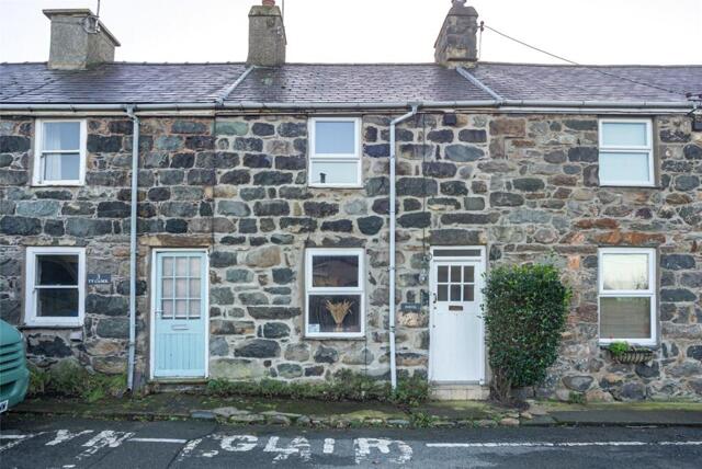 Clynnogfawr, Caernarfon, 2 Bedroom Terraced