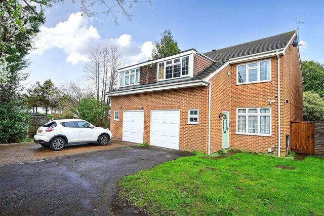 Brewers Close, Farnborough, 4 Bedroom Semi-detached