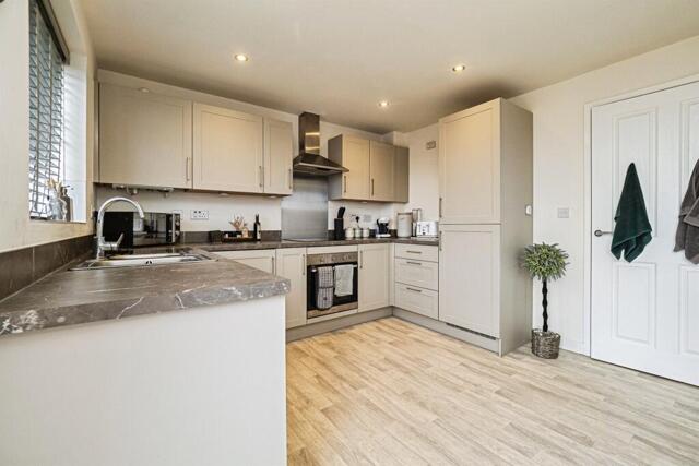 Friary Place, Kingswood, 4 Bedroom Detached