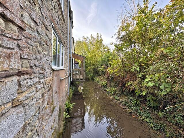 The Walk, Kingswood, 2 Bedroom Terraced