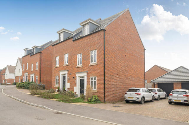 Virginia Drive, Haywards Heath, 4 Bedroom Semi-detached