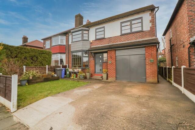 Woodfield Avenue, Hyde, 4 Bedroom Semi-detached