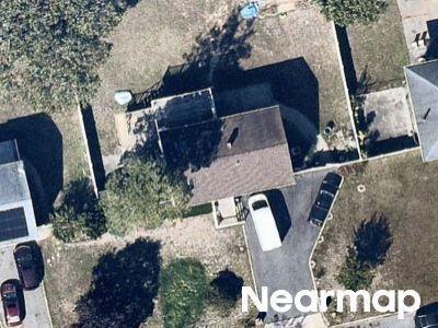 Pennsylvania Ave, Bay Shore, Preforeclosure Single-family Home