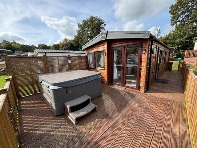 Totnes Road, Paignton, 2 Bedroom Lodge