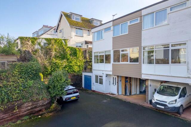 Cliff Mews, Cliff Road, 4 Bedroom End