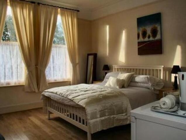 Ullet Road, Liverpool, Ullet Suites, Guesthouse/bed