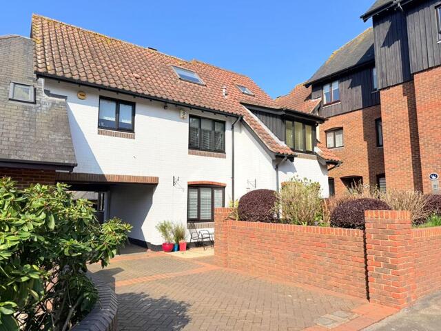 Shamrock Way, Hythe, 4 Bedroom Semi-detached